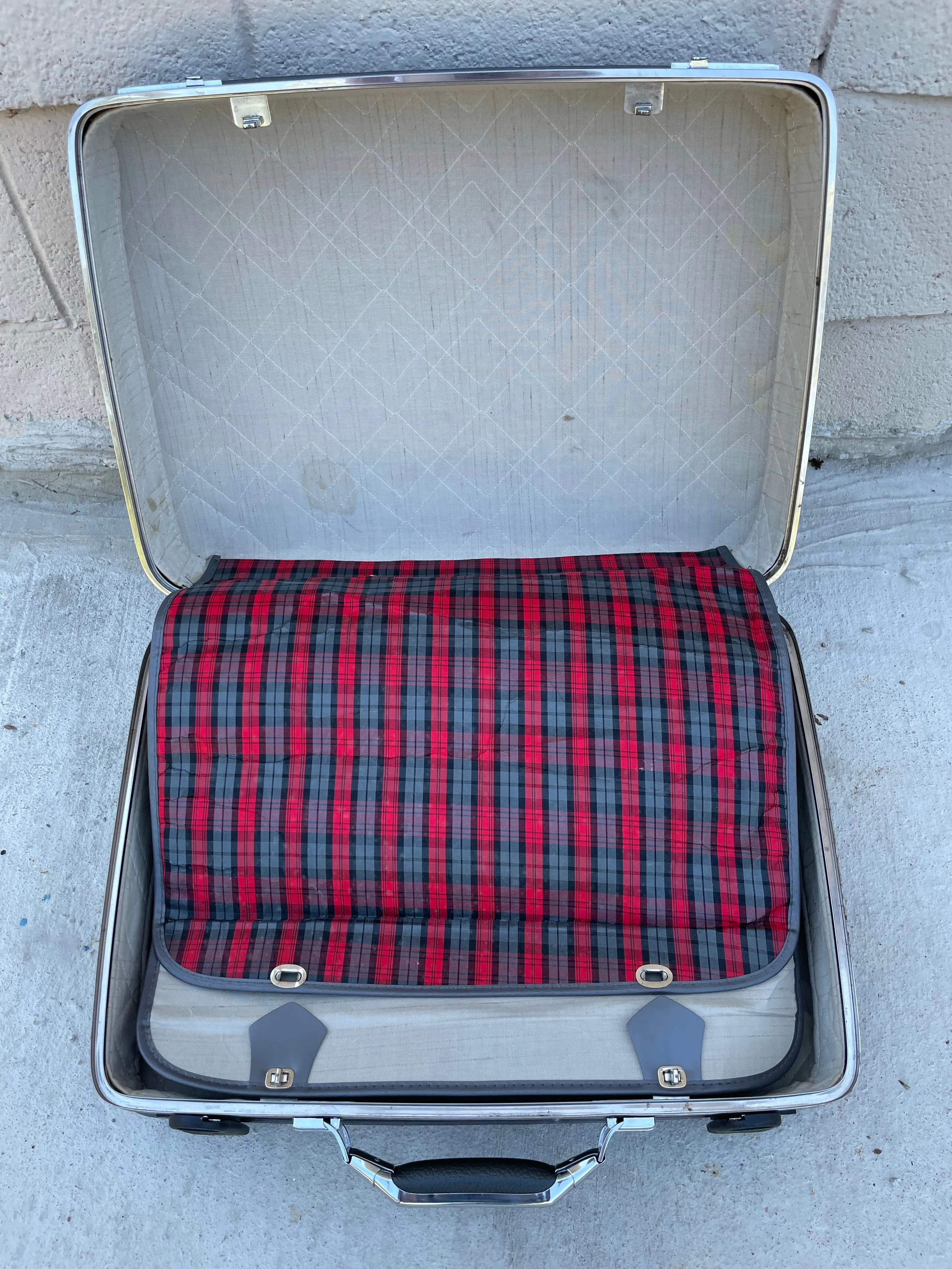 ~ Vintage AMERICAN TOURIST Tiara Travel Suitcase Gray Hard Case