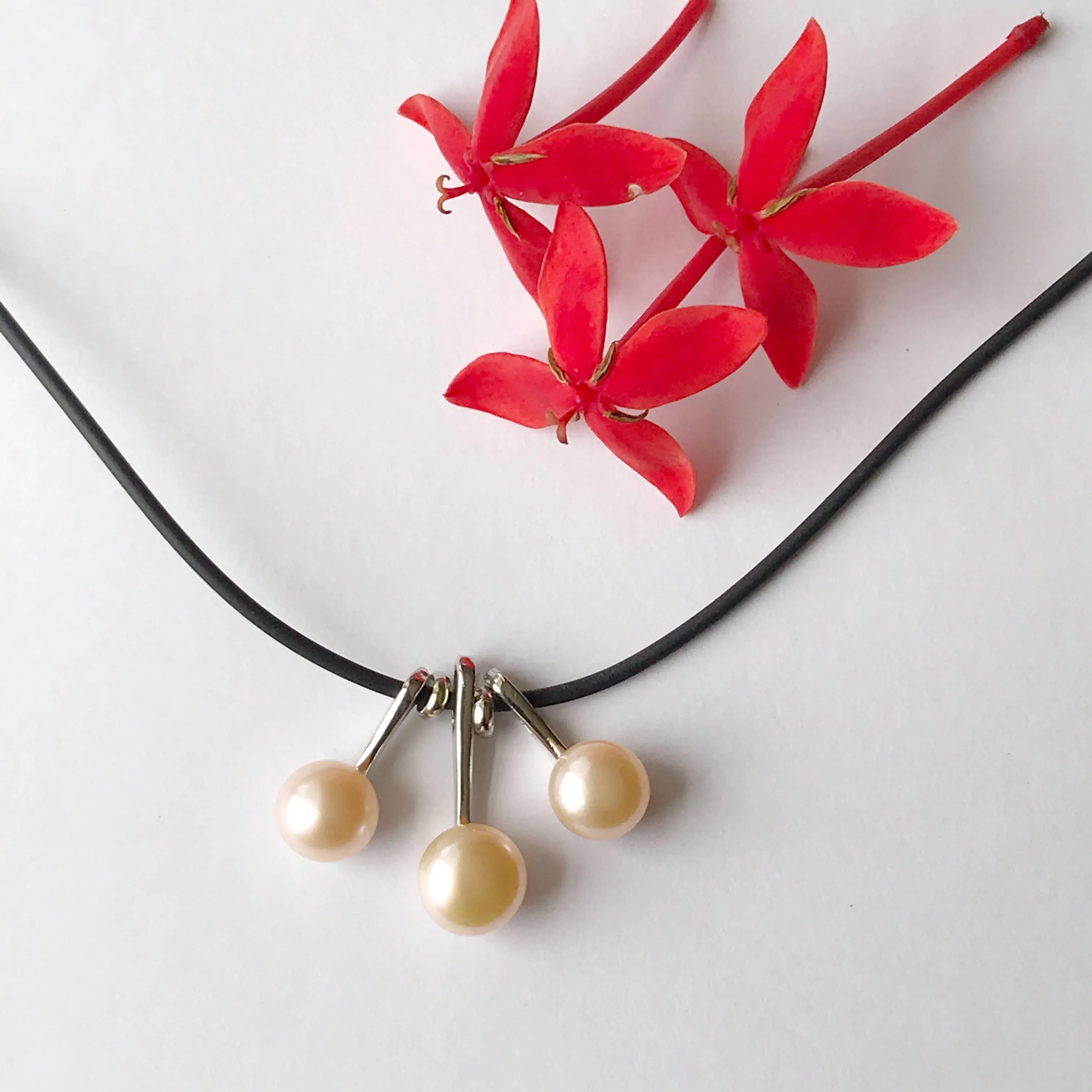 3 pearl necklace on a leather cord  necklace