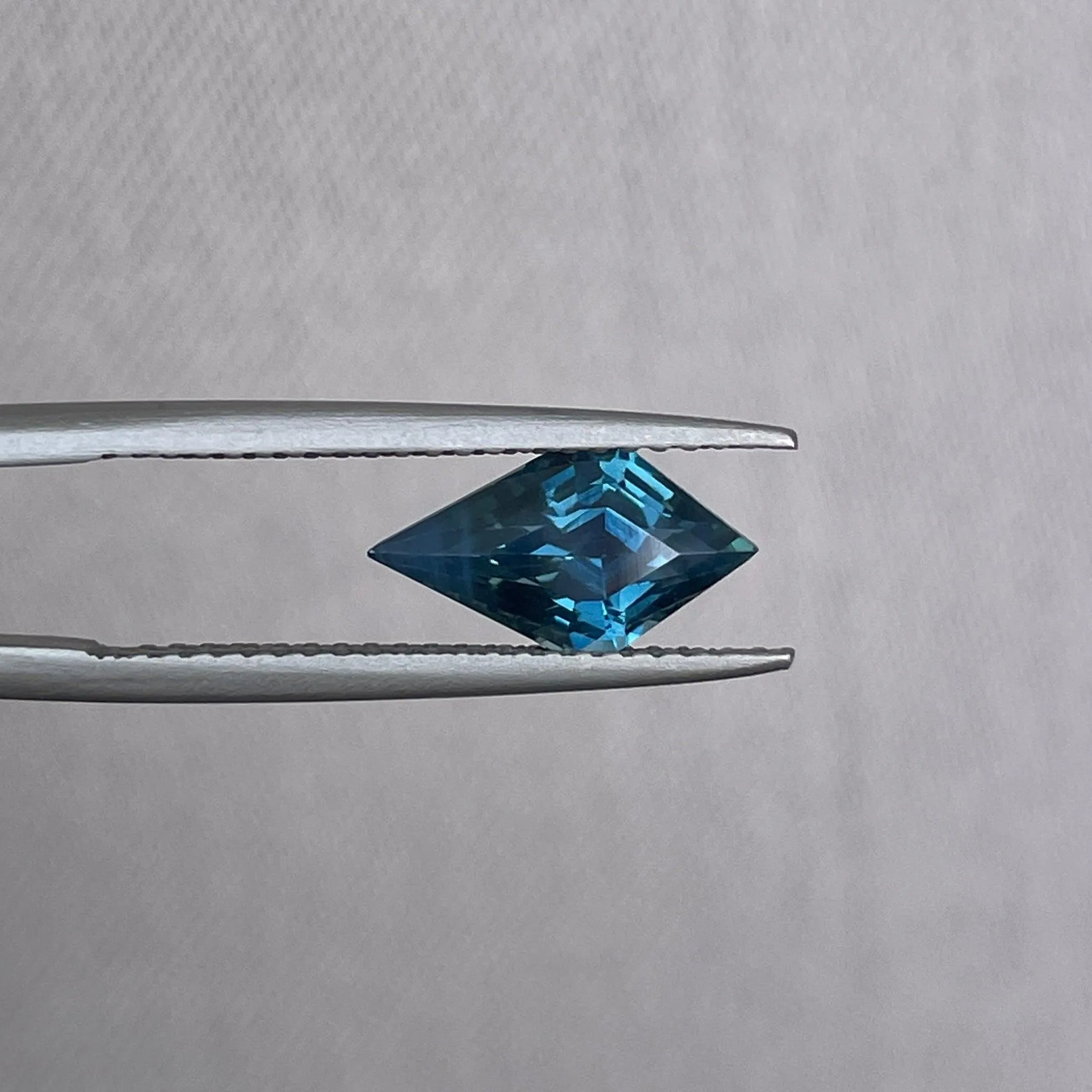 AAA 1.84 CT loose Kite Cut Shape Teal Parti Sapphire engagement ring gemstone loose gemstone sapphire