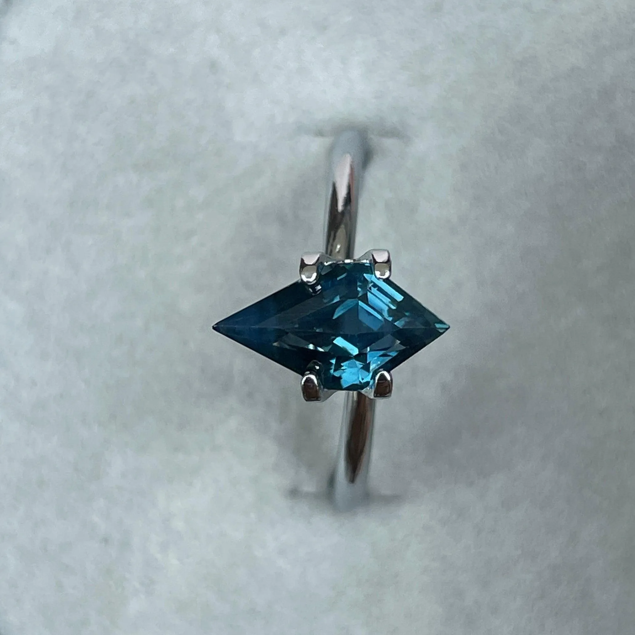 AAA 1.84 CT loose Kite Cut Shape Teal Parti Sapphire engagement ring gemstone loose gemstone sapphire