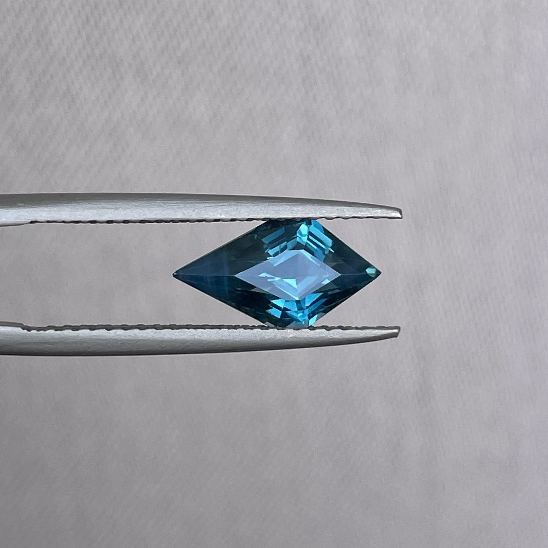 AAA 1.84 CT loose Kite Cut Shape Teal Parti Sapphire engagement ring gemstone loose gemstone sapphire