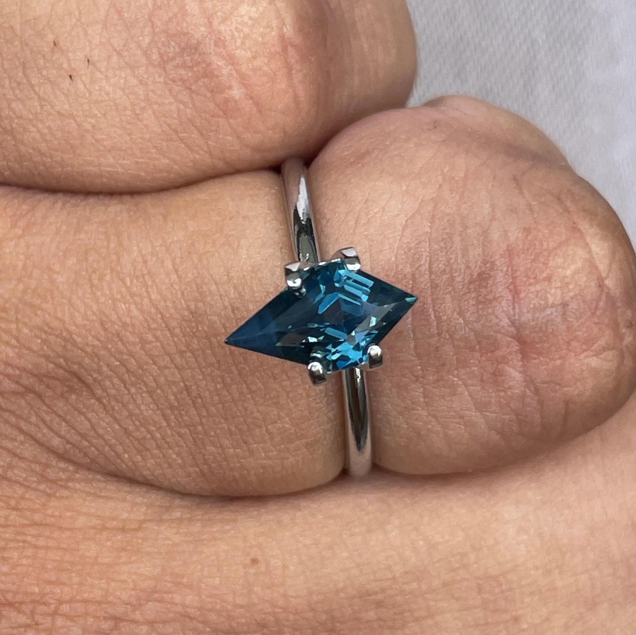AAA 1.84 CT loose Kite Cut Shape Teal Parti Sapphire engagement ring gemstone loose gemstone sapphire