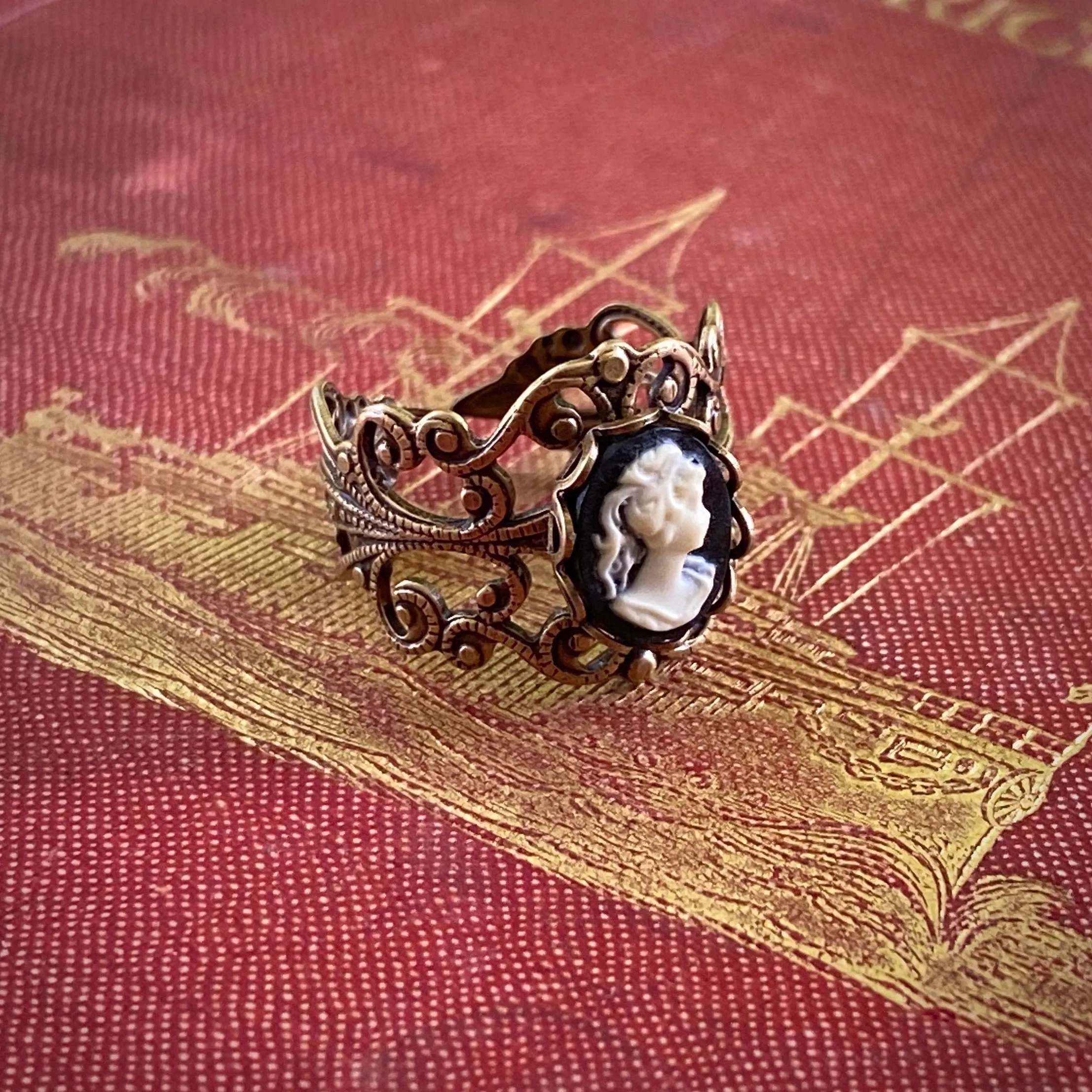 Black and White Lady Cameo Ring in Silver