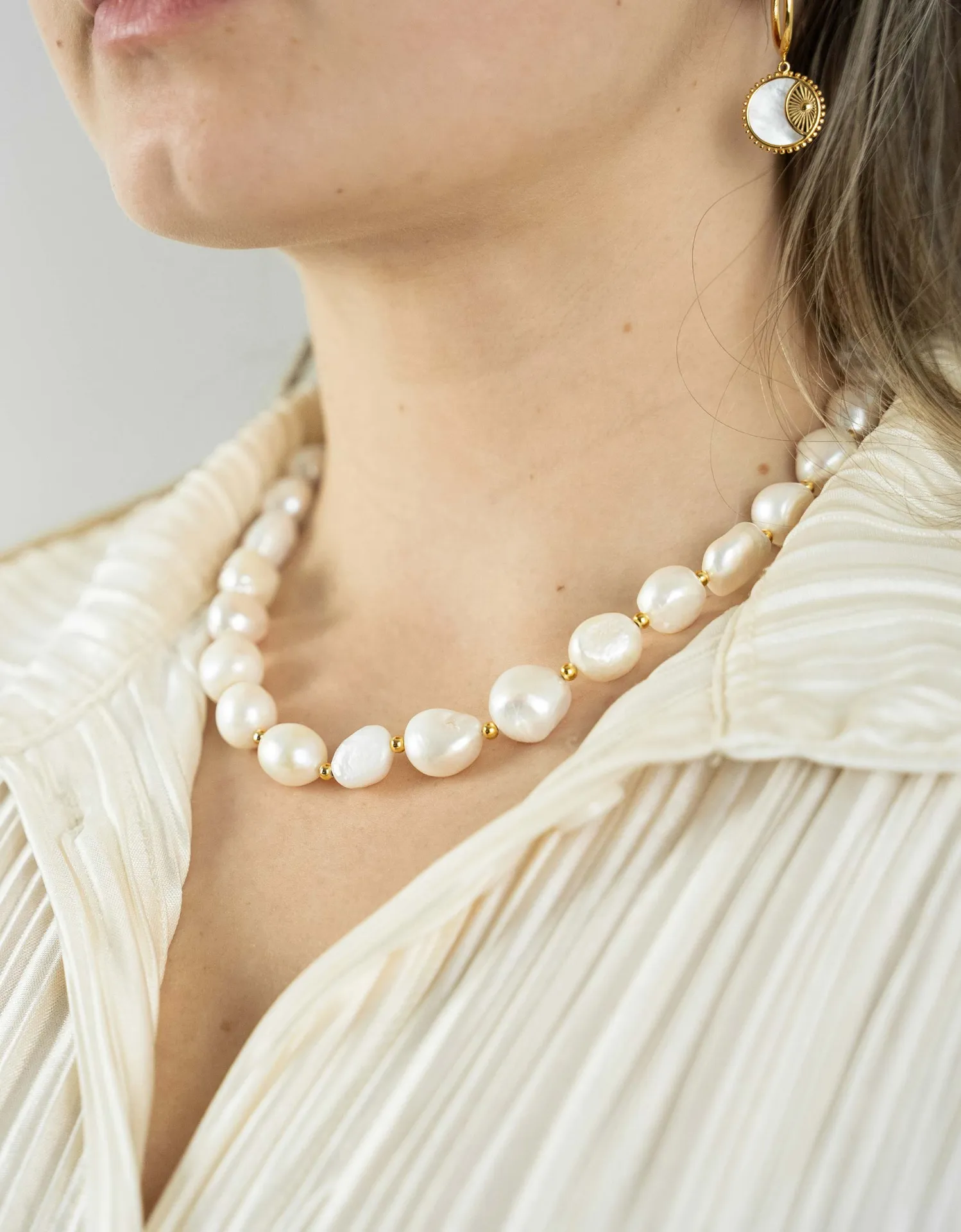 Chunky Pearl Necklace - Statement Piece for Elegance and Sophistication
