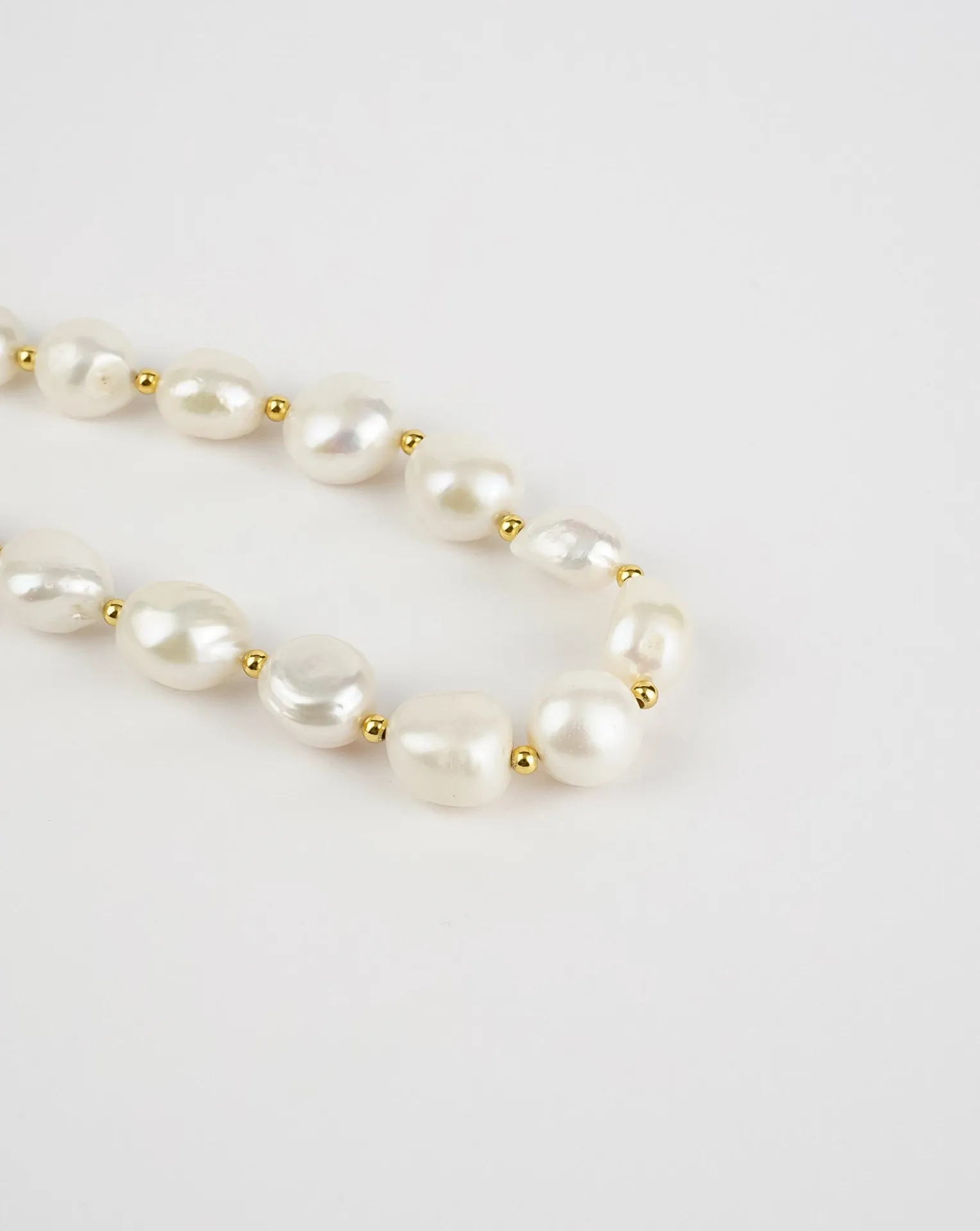 Chunky Pearl Necklace - Statement Piece for Elegance and Sophistication