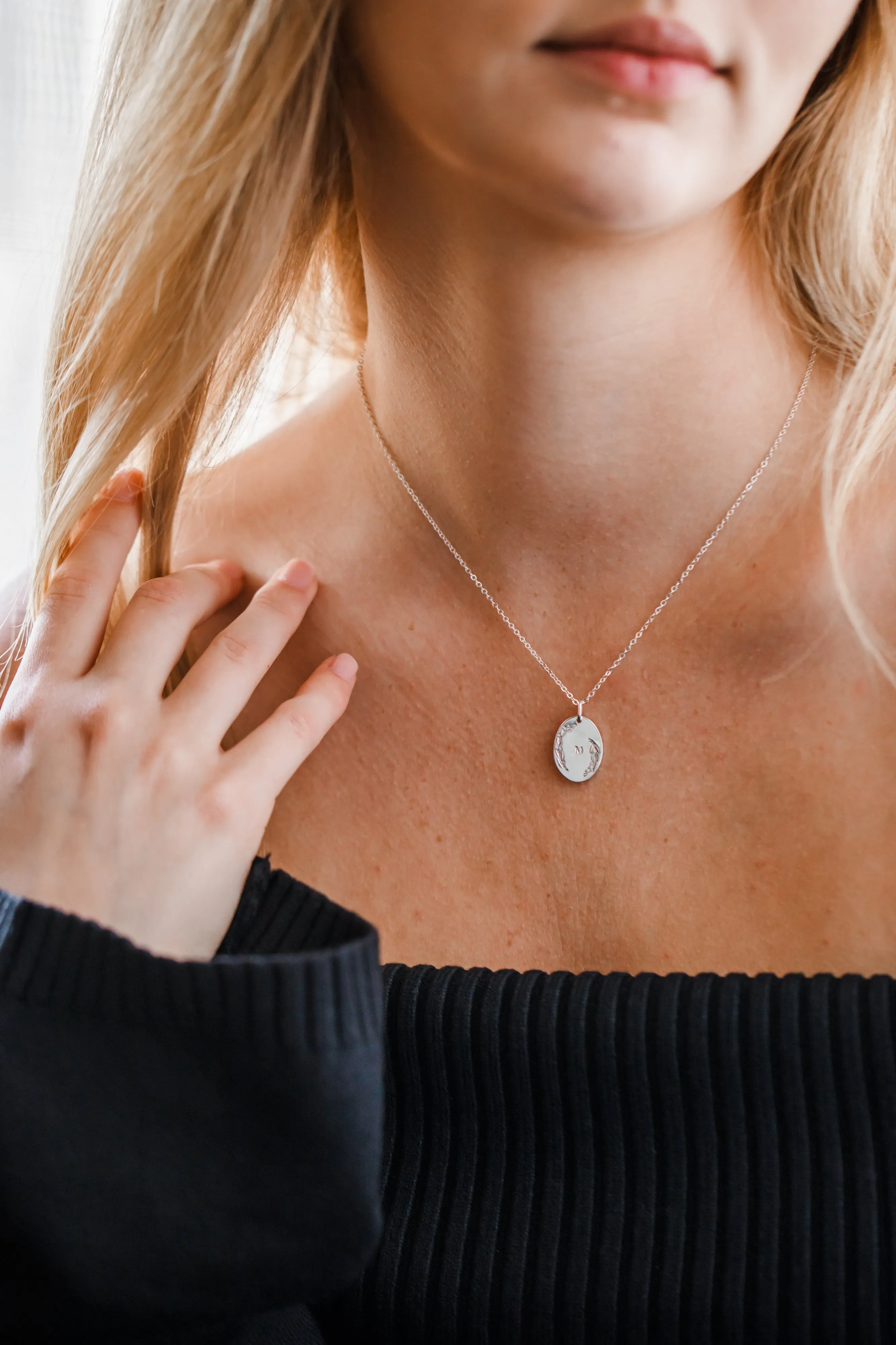 flora pendant necklace { gold   silver }