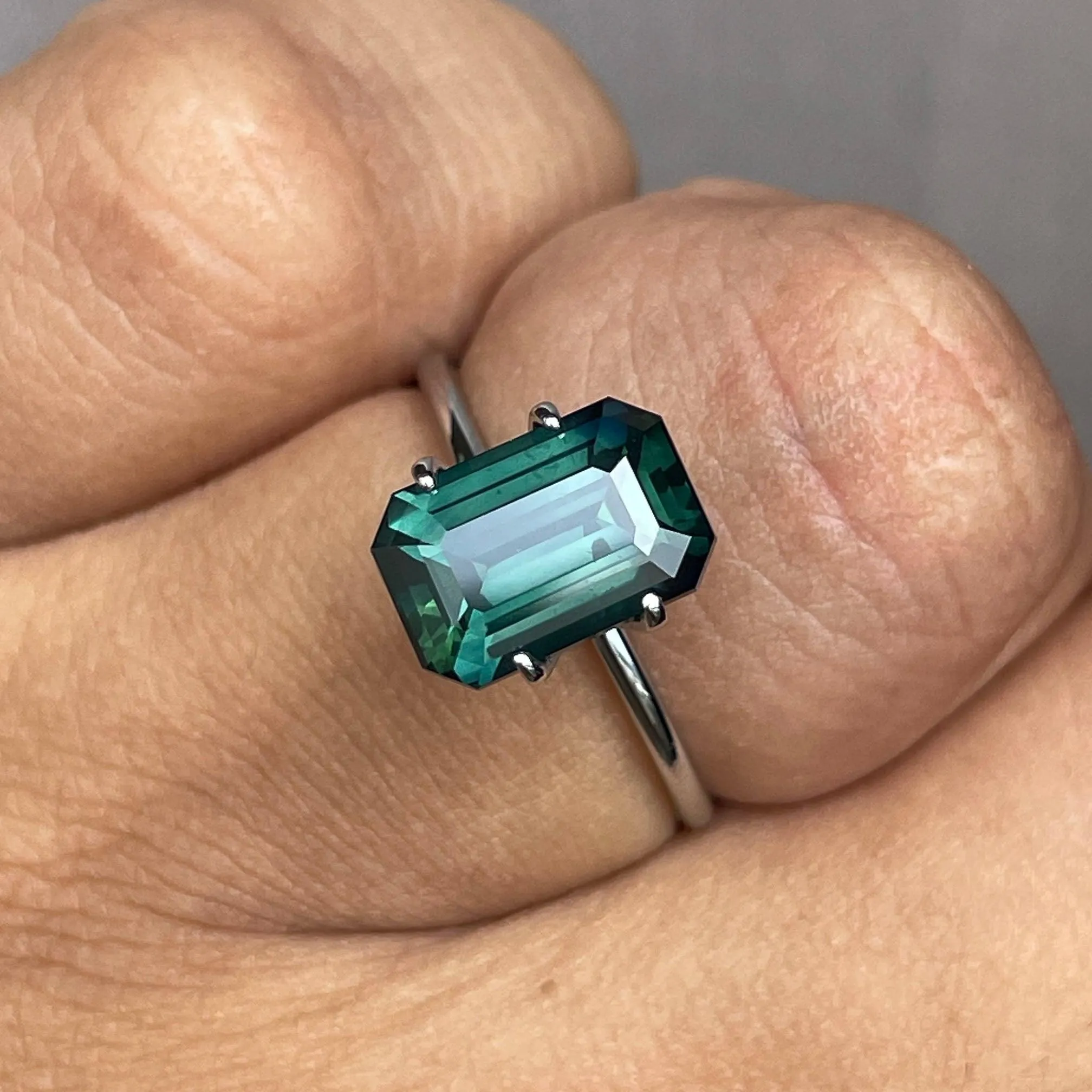 Green sapphire stone Lagoon blue teal sapphire 4.50 crt