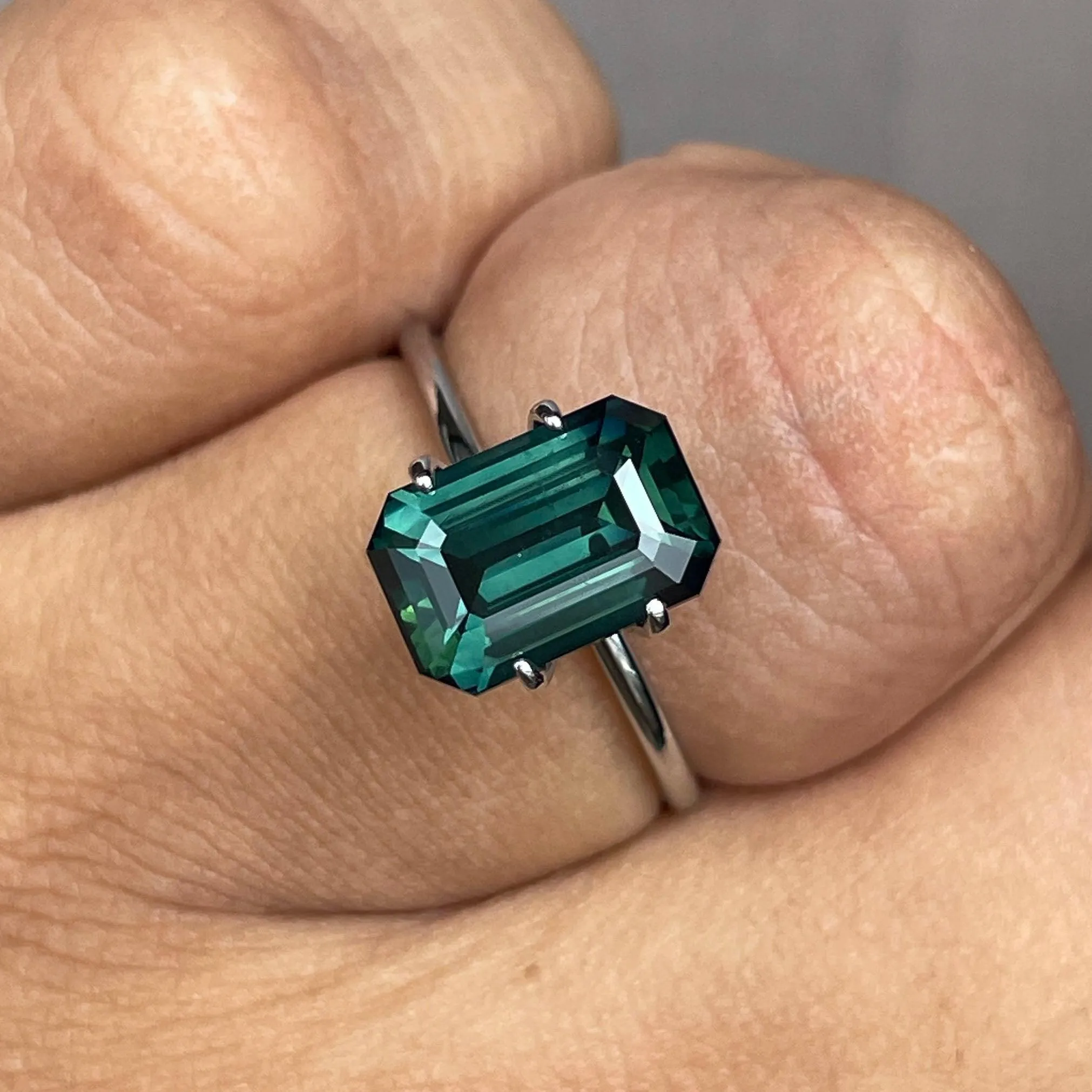 Green sapphire stone Lagoon blue teal sapphire 4.50 crt