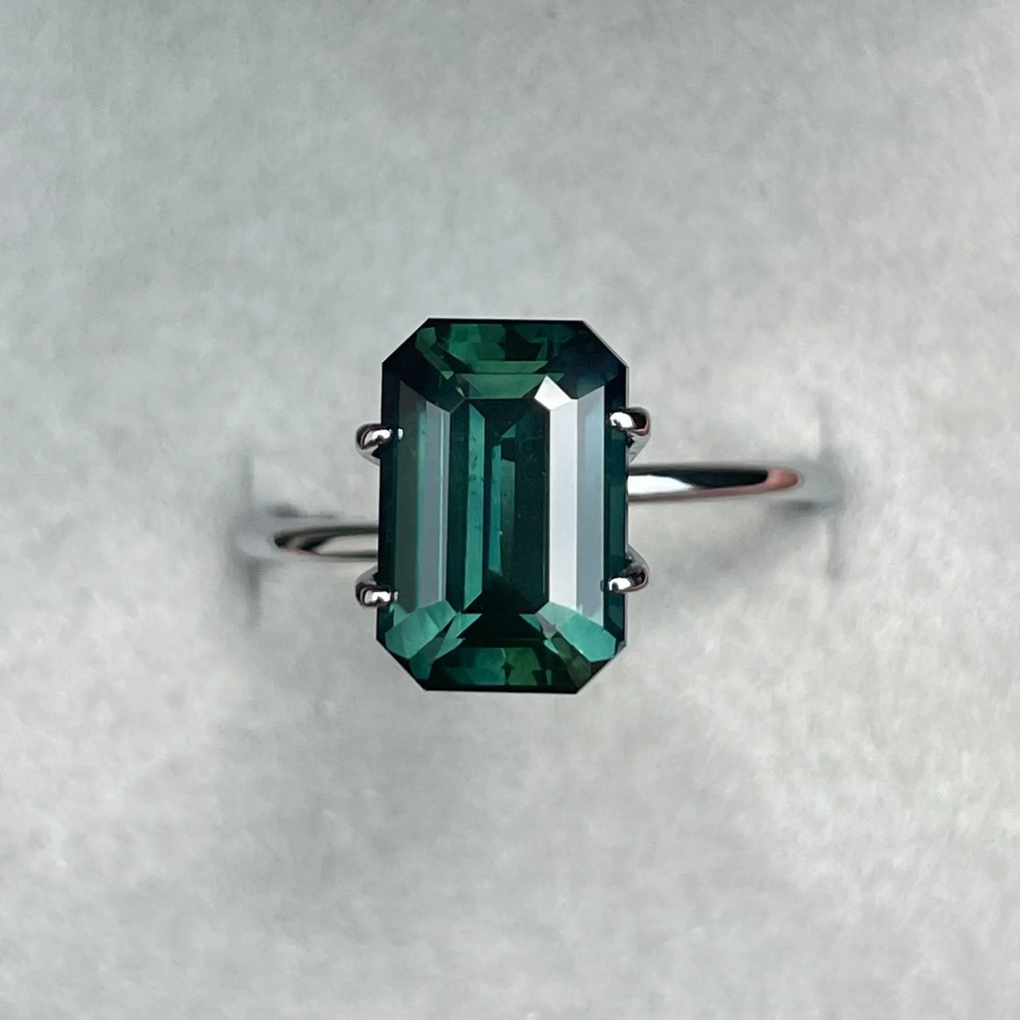 Green sapphire stone Lagoon blue teal sapphire 4.50 crt