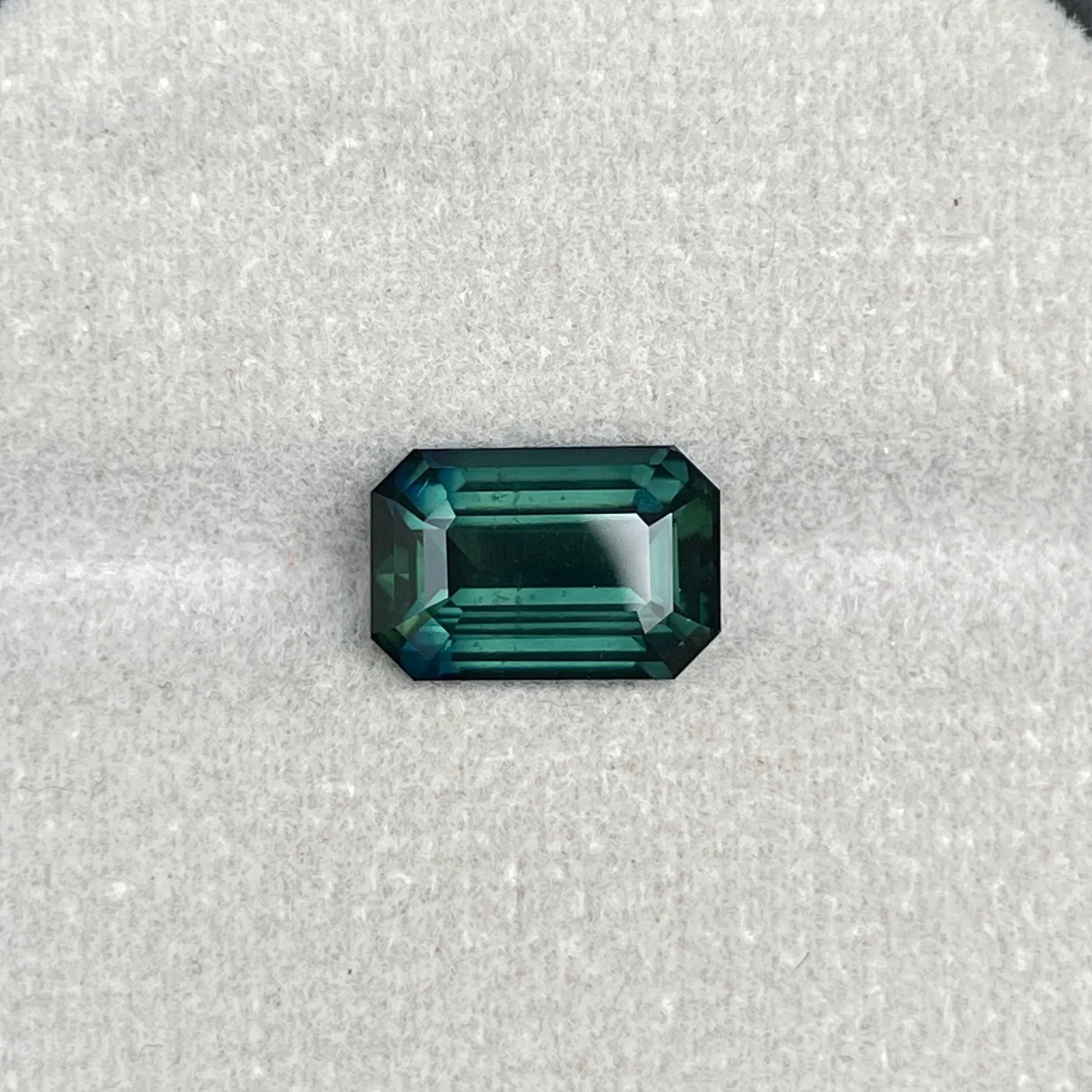 Green sapphire stone Lagoon blue teal sapphire 4.50 crt