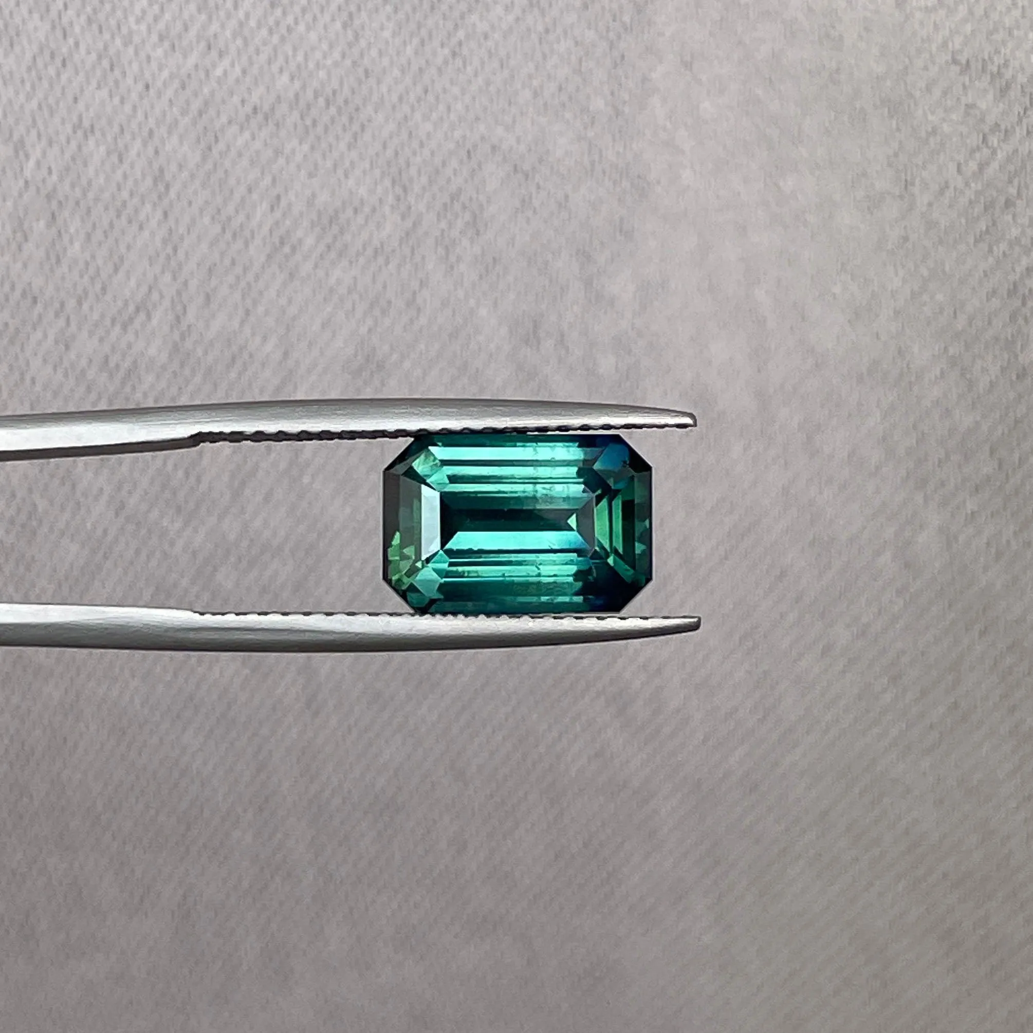 Green sapphire stone Lagoon blue teal sapphire 4.50 crt