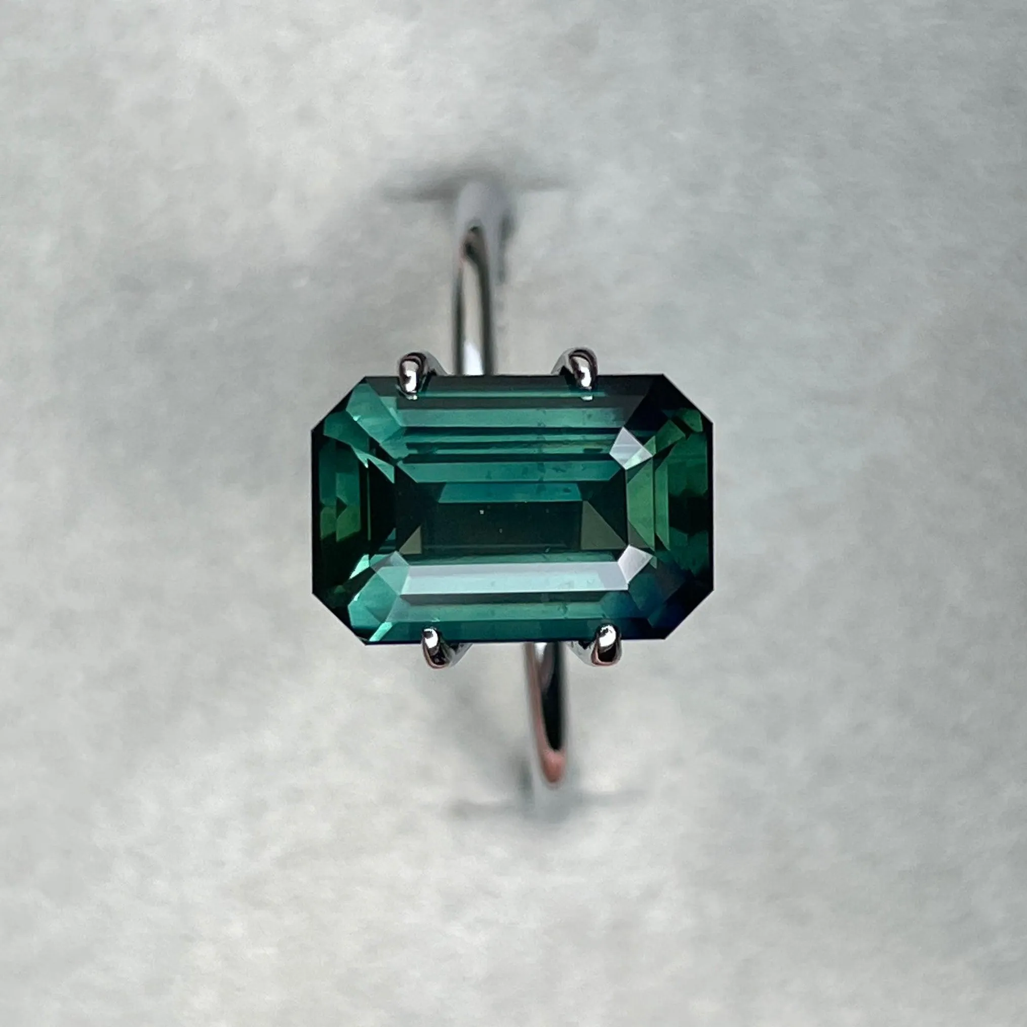 Green sapphire stone Lagoon blue teal sapphire 4.50 crt