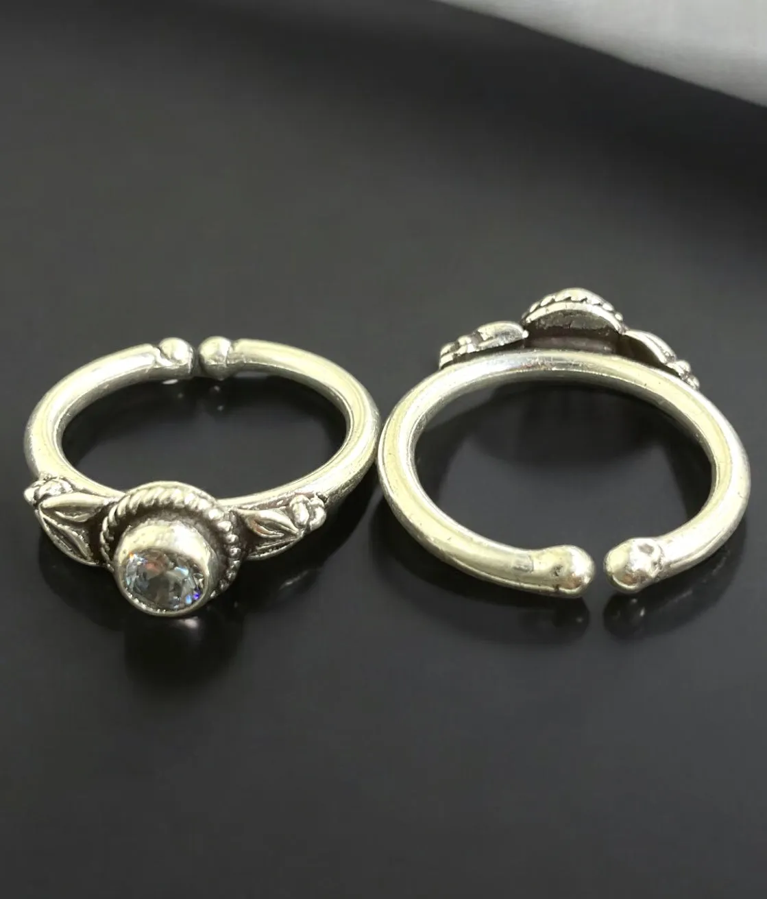 The Laisa Silver Gemstone Toe-Rings