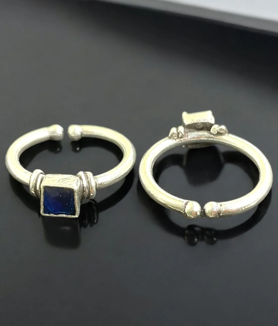 The Vrushali Silver Gemstone Toe-Rings