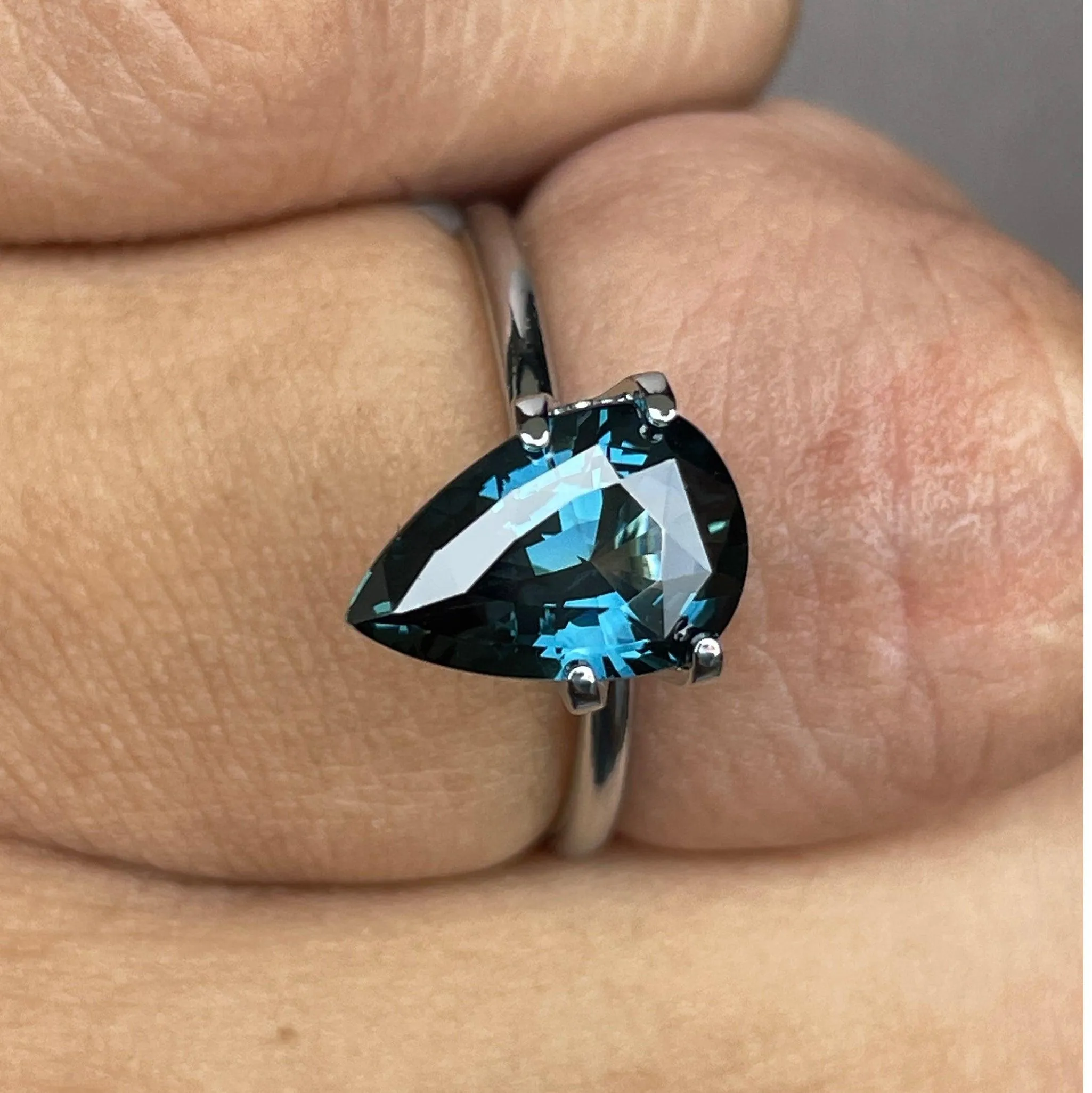 This 2.54 carat Teal Sapphire is well cut to bring out the best colour and luster, and has a perfect colour blend