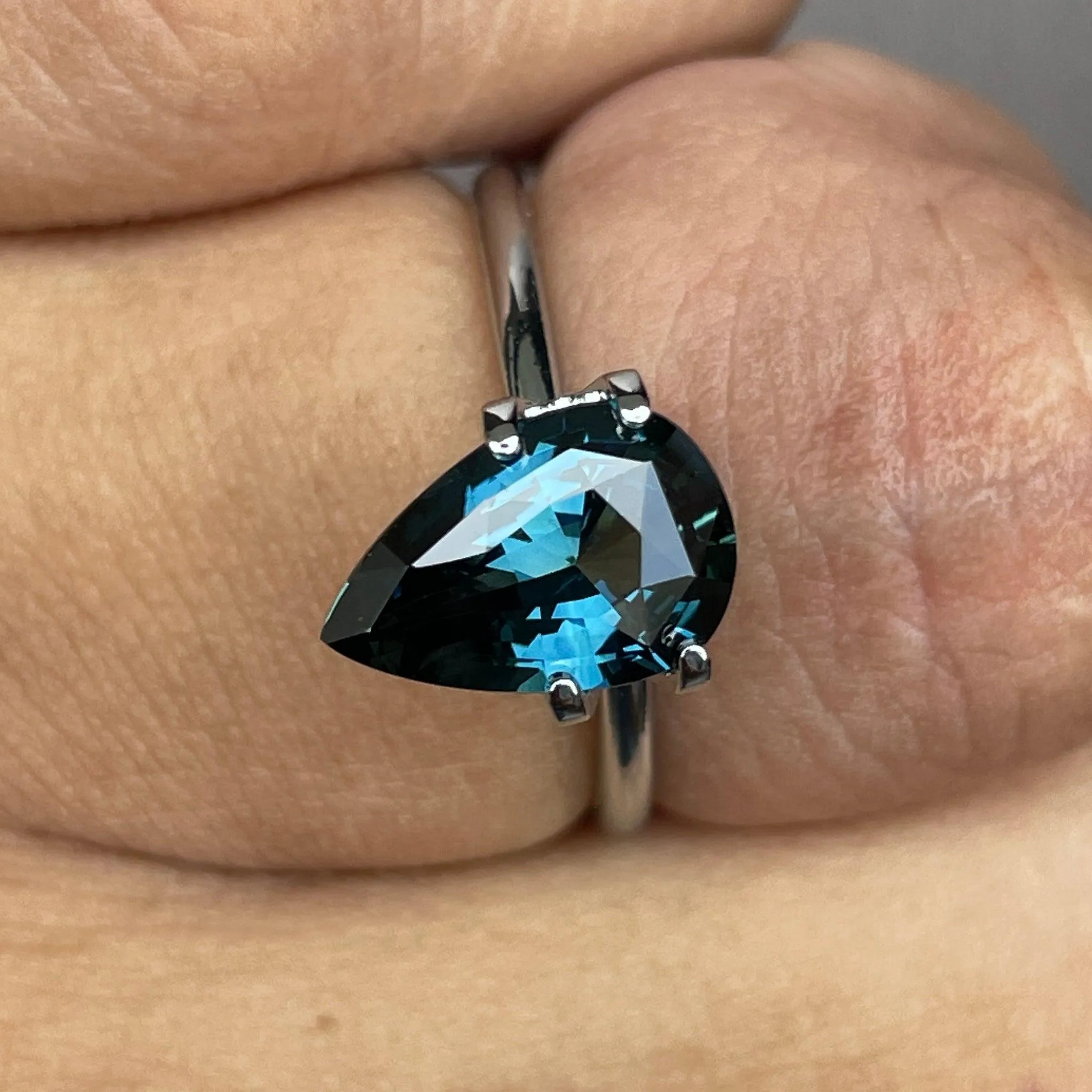 This 2.54 carat Teal Sapphire is well cut to bring out the best colour and luster, and has a perfect colour blend